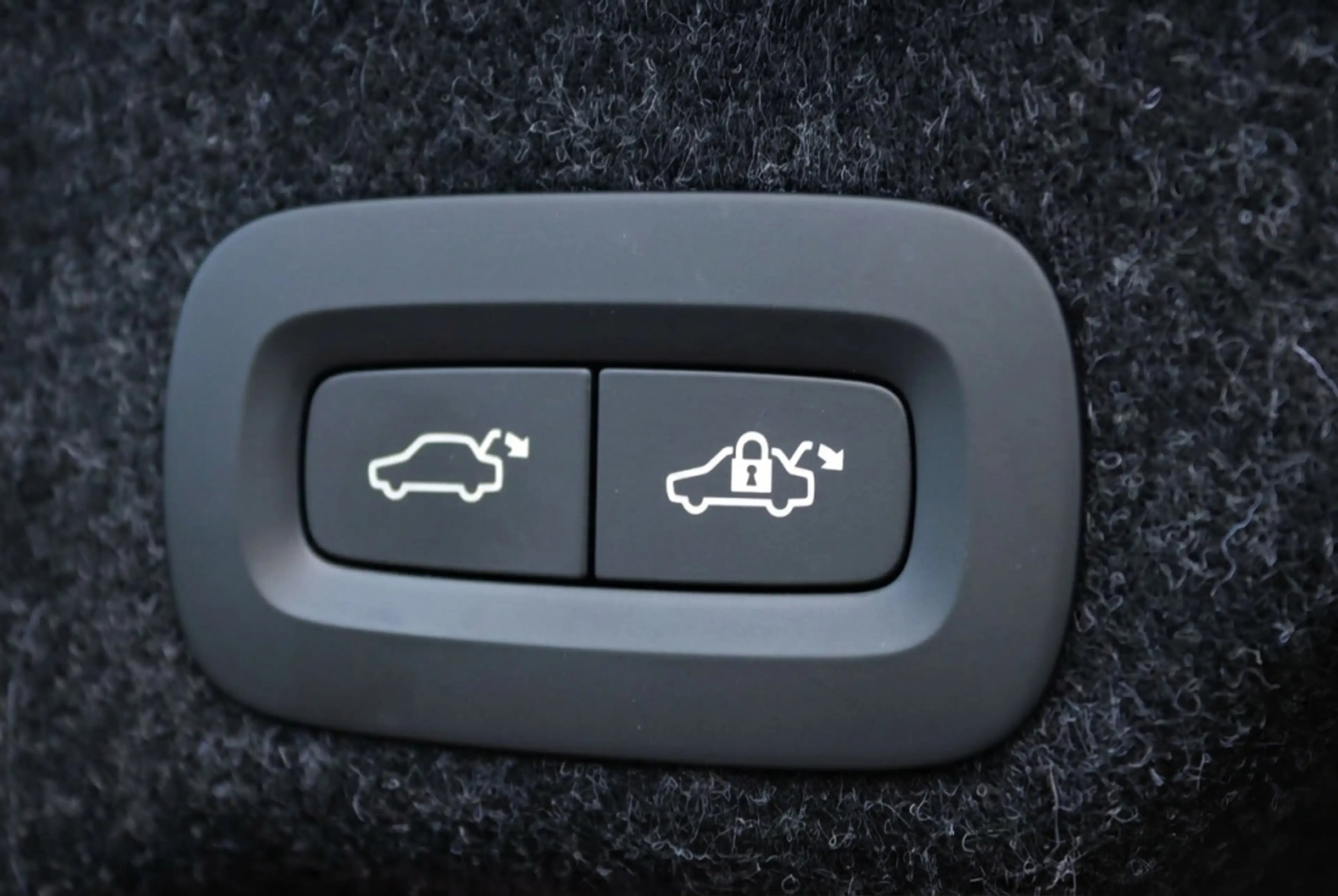 Volvo S90 sedan Ultimate Dark T8 Recharge Plug-In Hybrid AWD — photo 12