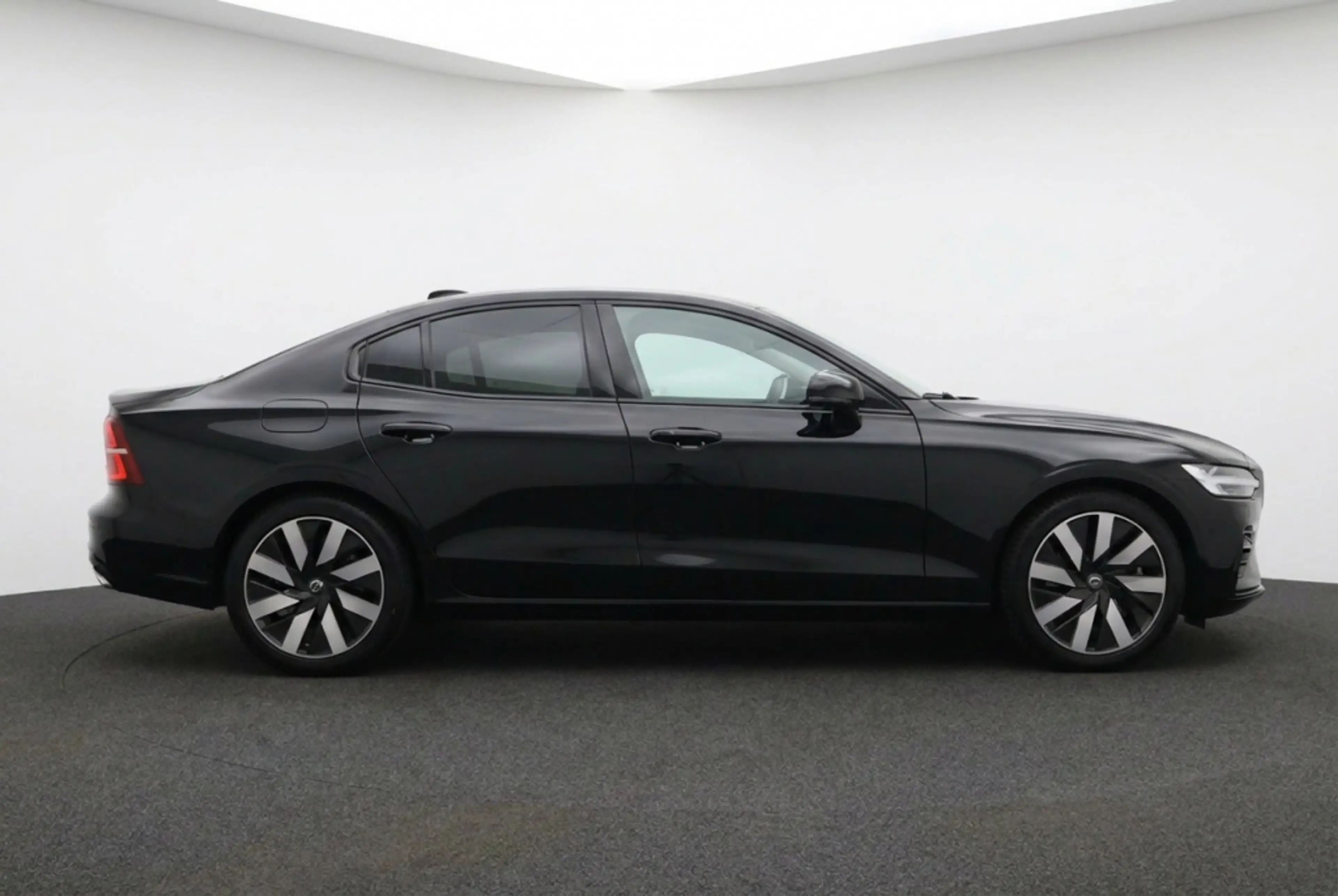 Volvo S90 sedan Ultimate Dark T8 Recharge Plug-In Hybrid AWD — photo 6