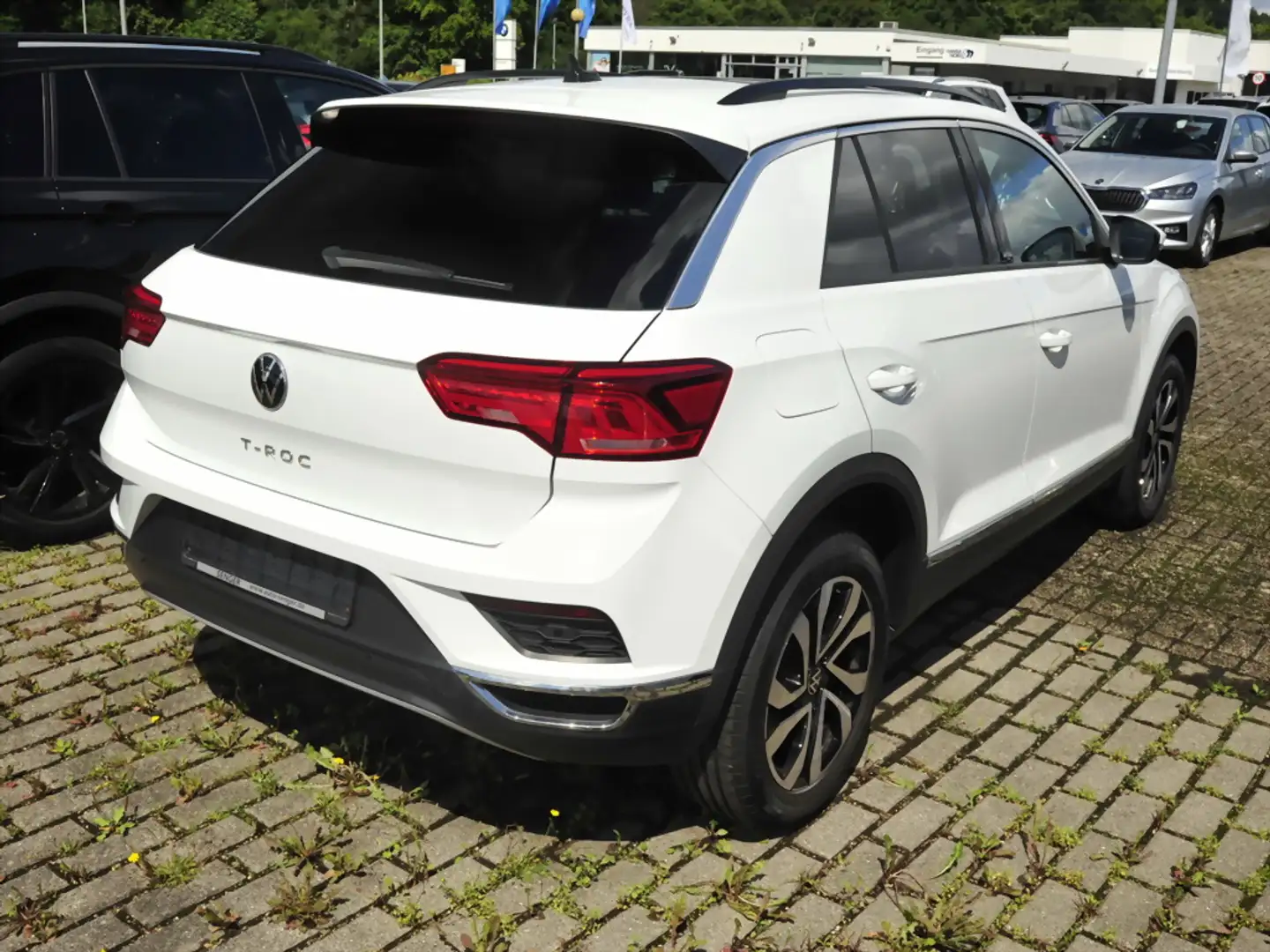 Volkswagen T-Roc 1.5 TSI DSG AHK Panorama Active Paket Weiß - 2