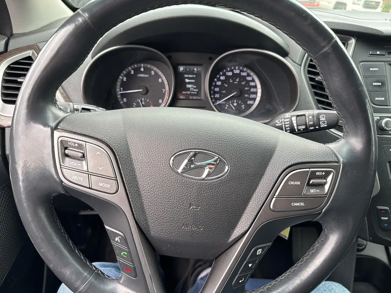 Hyundai SANTA FE photo Hyundai SANTA FE