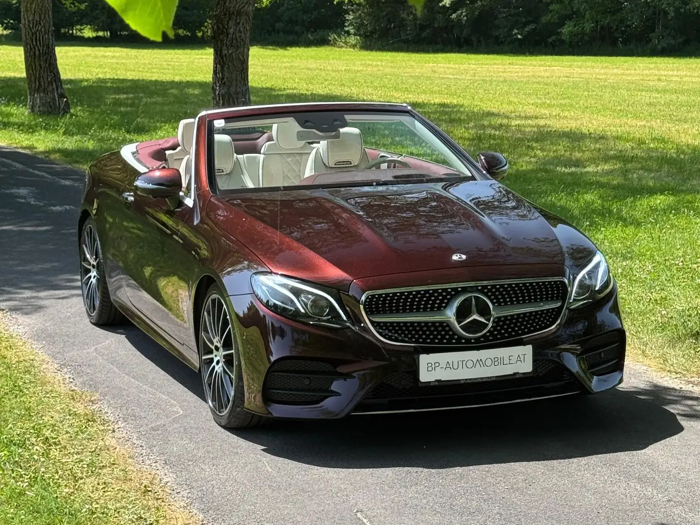 Mercedes-Benz E 400 d 4Matic Cabrio (238.423) // Designo // TRAUM // Rouge - 1