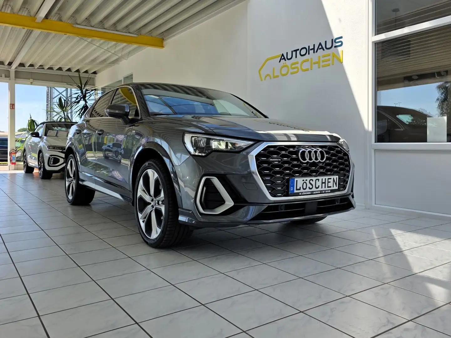 Audi Q3 Sportback 40TFSI quattro S Line Sportfahrwerk Grau - 1