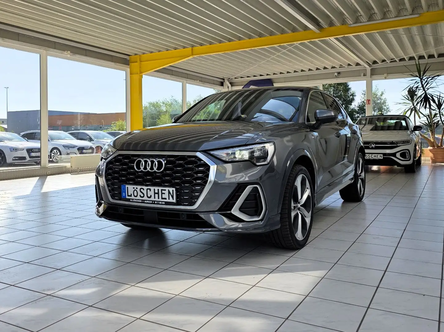 Audi Q3 Sportback 40TFSI quattro S Line Sportfahrwerk Grau - 2