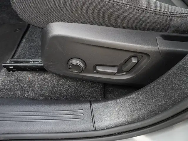 Volvo XC40 view 15