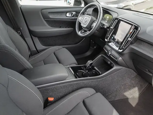 Volvo XC40 view 9
