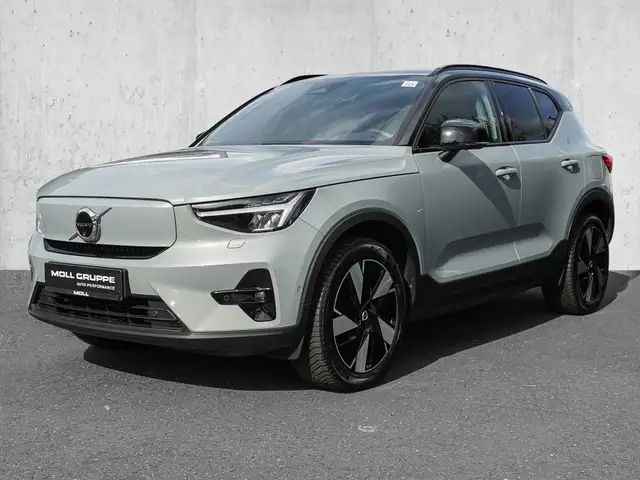 Volvo XC40 view 2
