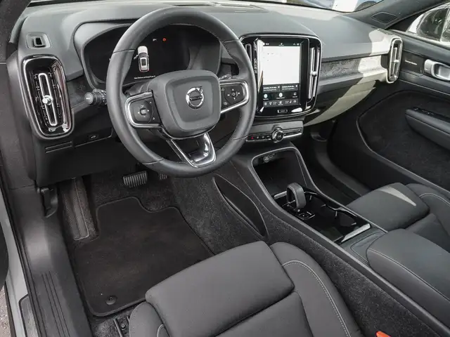 Volvo XC40 view 10