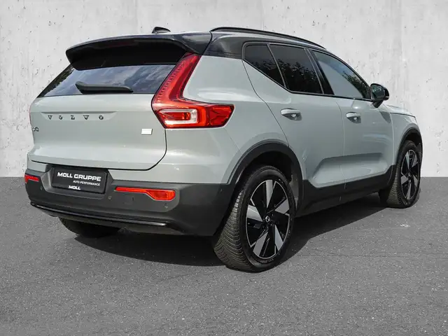 Volvo XC40 view 4