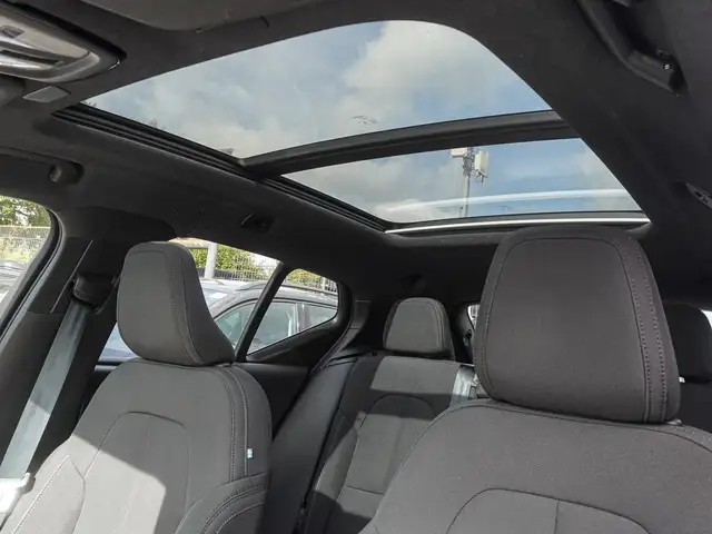 Volvo XC40 view 8