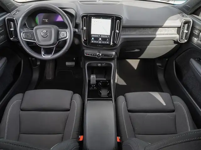 Volvo XC40 view 11