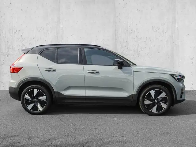 Volvo XC40 view 5
