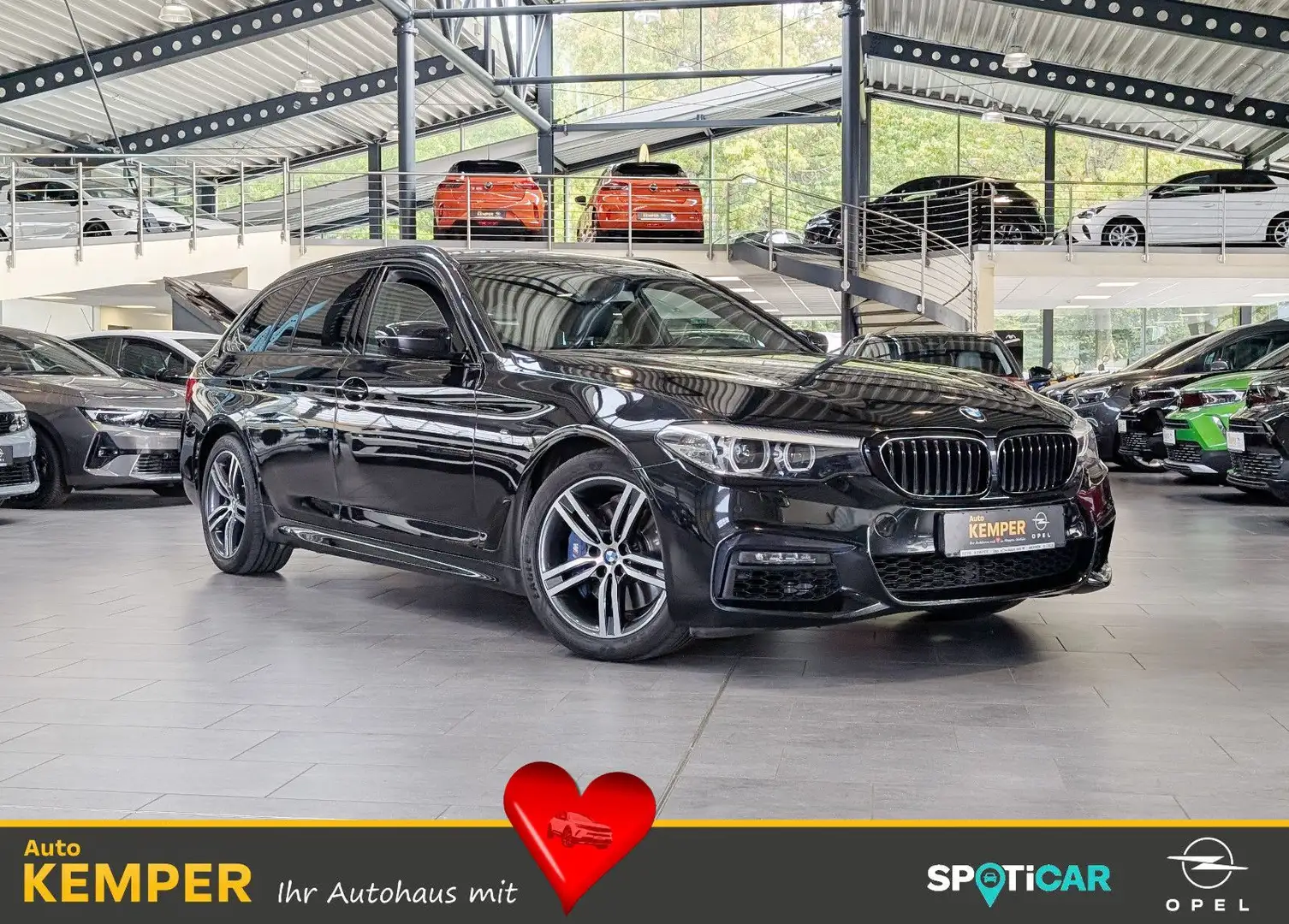 BMW 530 d Touring M Sport Autom. *LED*AHK*Navi* Noir - 1