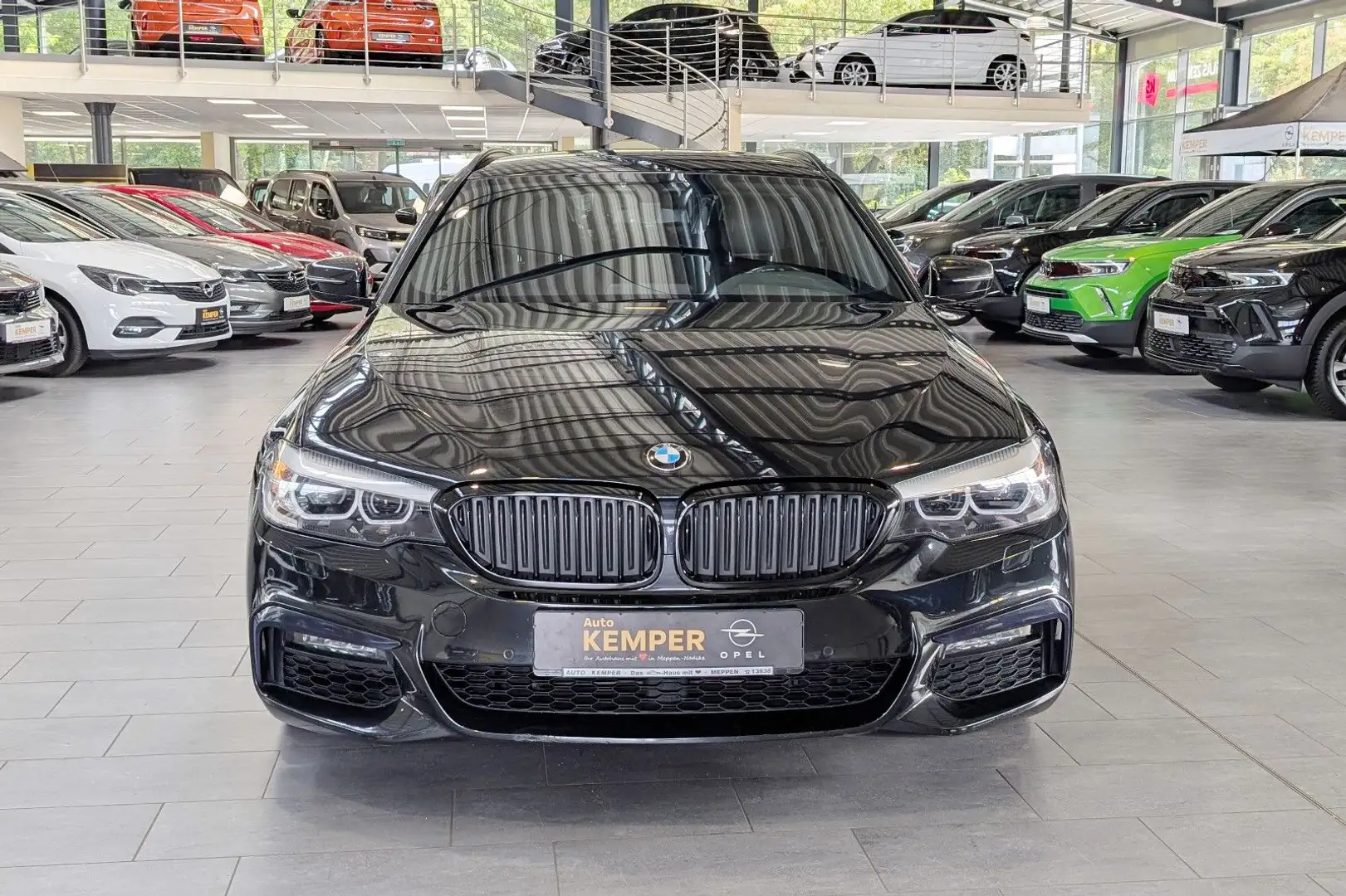 BMW 530 d Touring M Sport Autom. *LED*AHK*Navi* Noir - 2