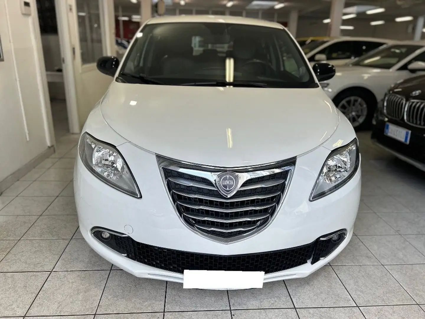 Lancia Ypsilon 0.9 TwinAir 85 CV 5 porte S&S Platinum Blanc - 2