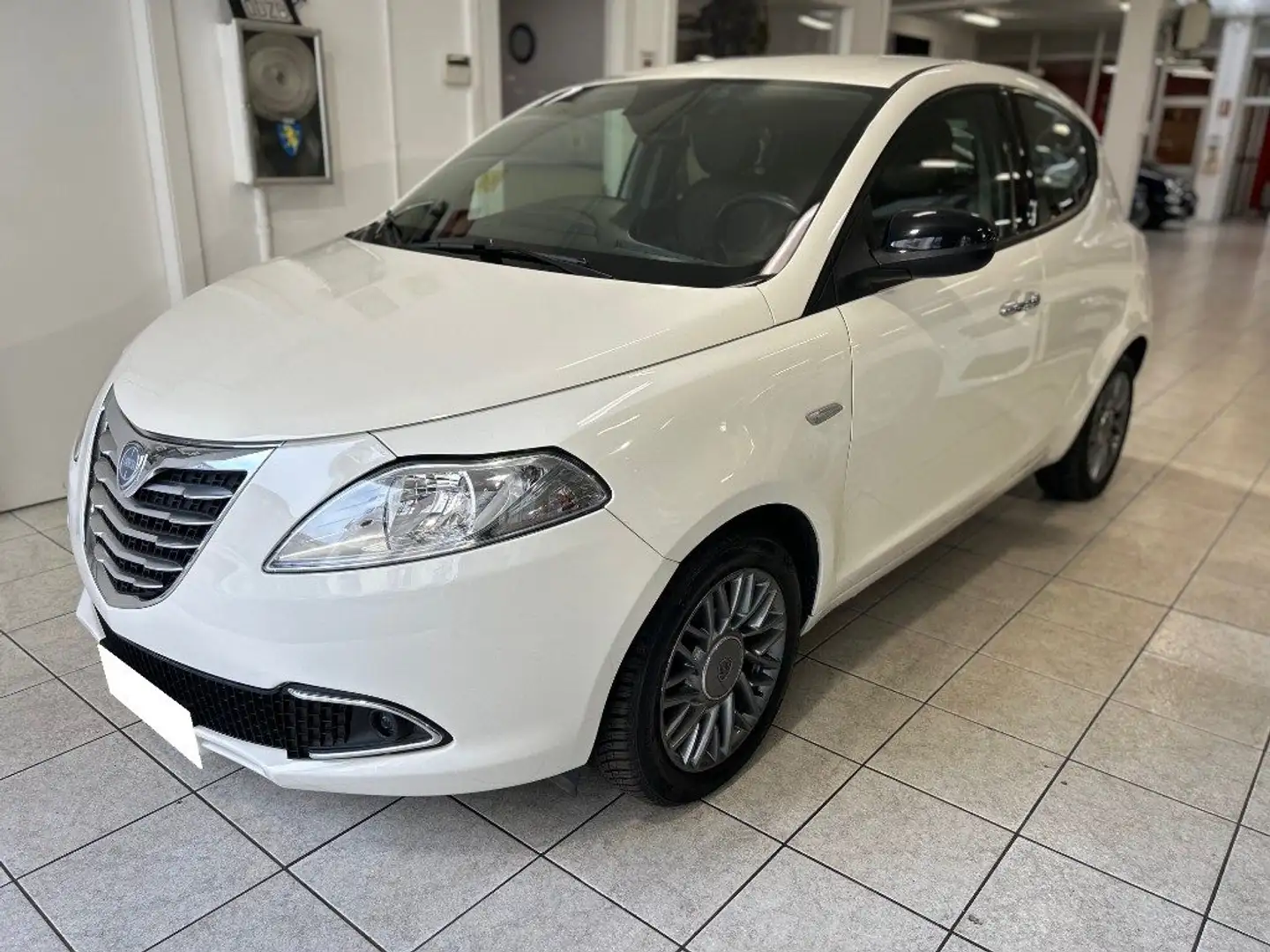 Lancia Ypsilon 0.9 TwinAir 85 CV 5 porte S&S Platinum Blanc - 1