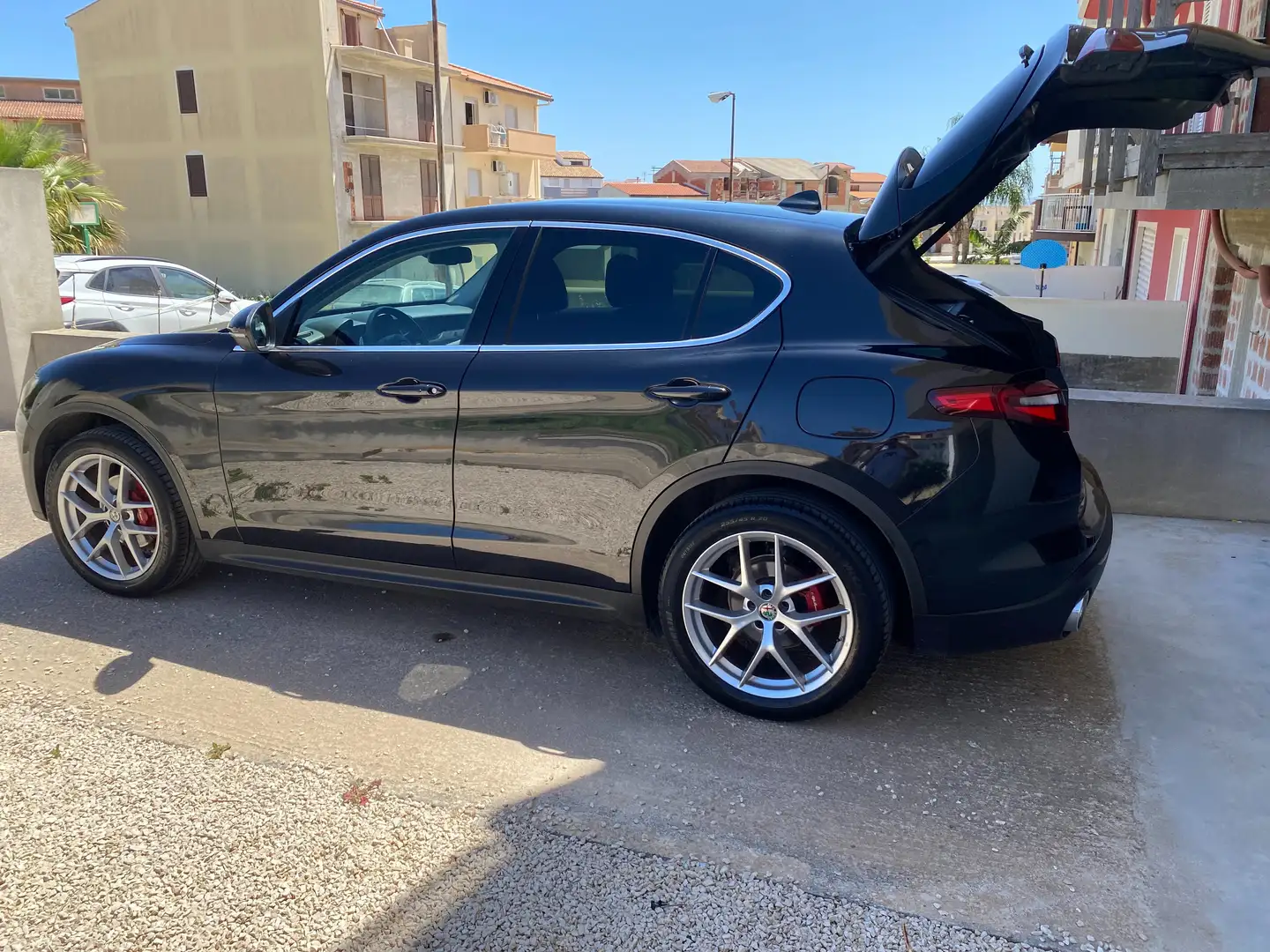 Alfa Romeo Stelvio Stelvio 2.2 t Executive Q4 190cv auto my19 Nero - 1