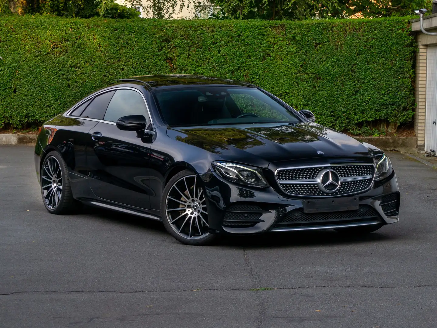 Mercedes-Benz E 220 E 220 d Coupe 9G-TRONIC AMG Line Zwart - 1