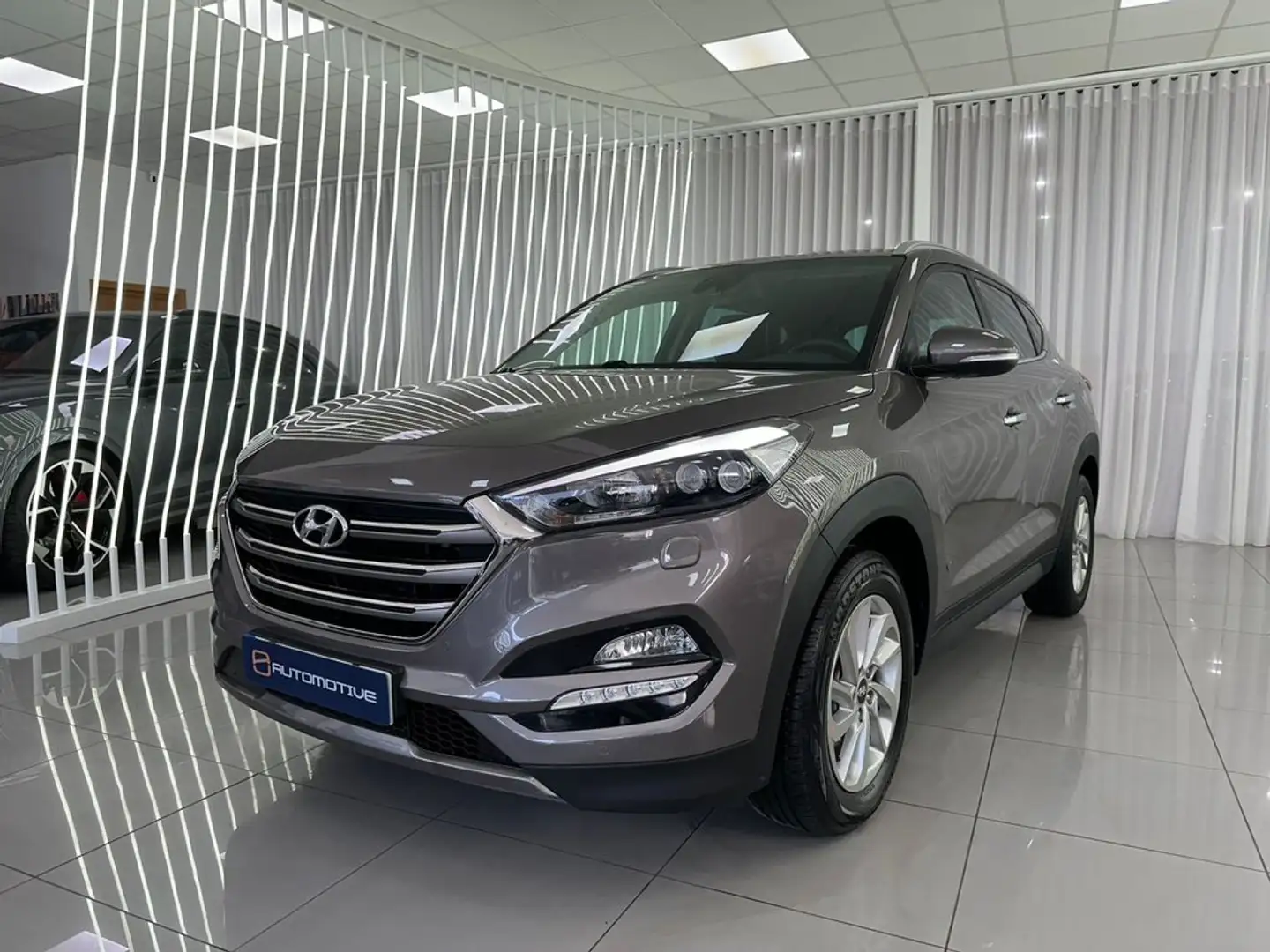 Hyundai TUCSON 1.7CRDI BD Klass Nav 4x2 Grau - 1