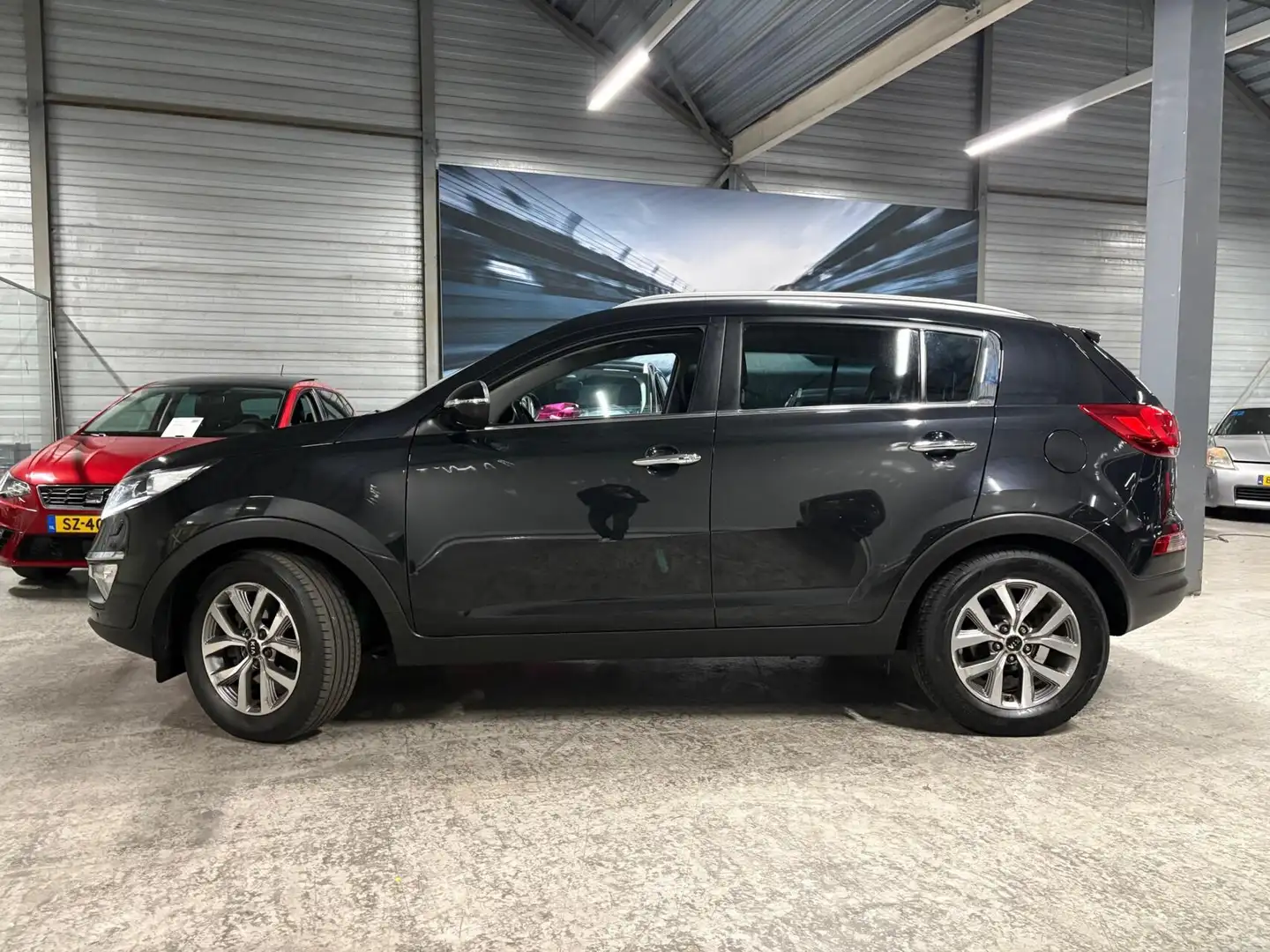 Kia Sportage 1.6 GDI ExecutiveLine | Leder | Pano | Trekhaak | Schwarz - 2
