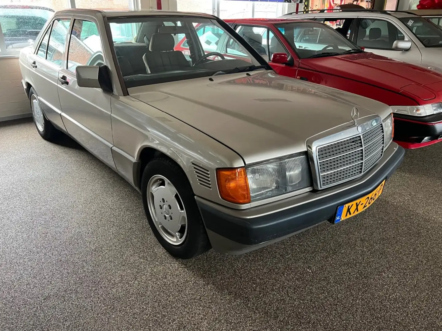 Mercedes-Benz 190 2.5 D Turbo Automaat 66.237 Km !! Zeldzaam uniek!! Grijs - 2