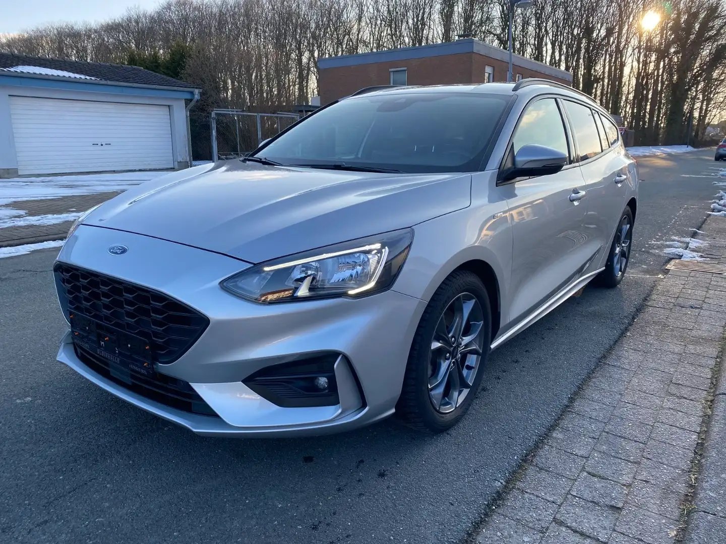 Ford Focus Turnier ST-Line 2.Hand 1,0 Silber - 1