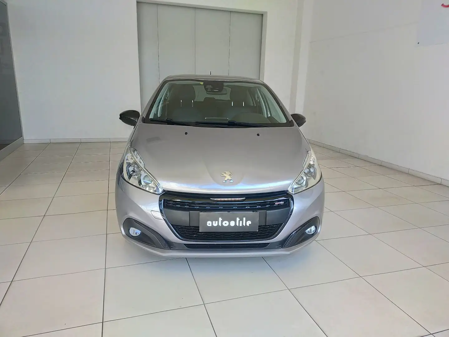 Peugeot 208 GT Line BlueHDi 100cv S/S Grau - 2
