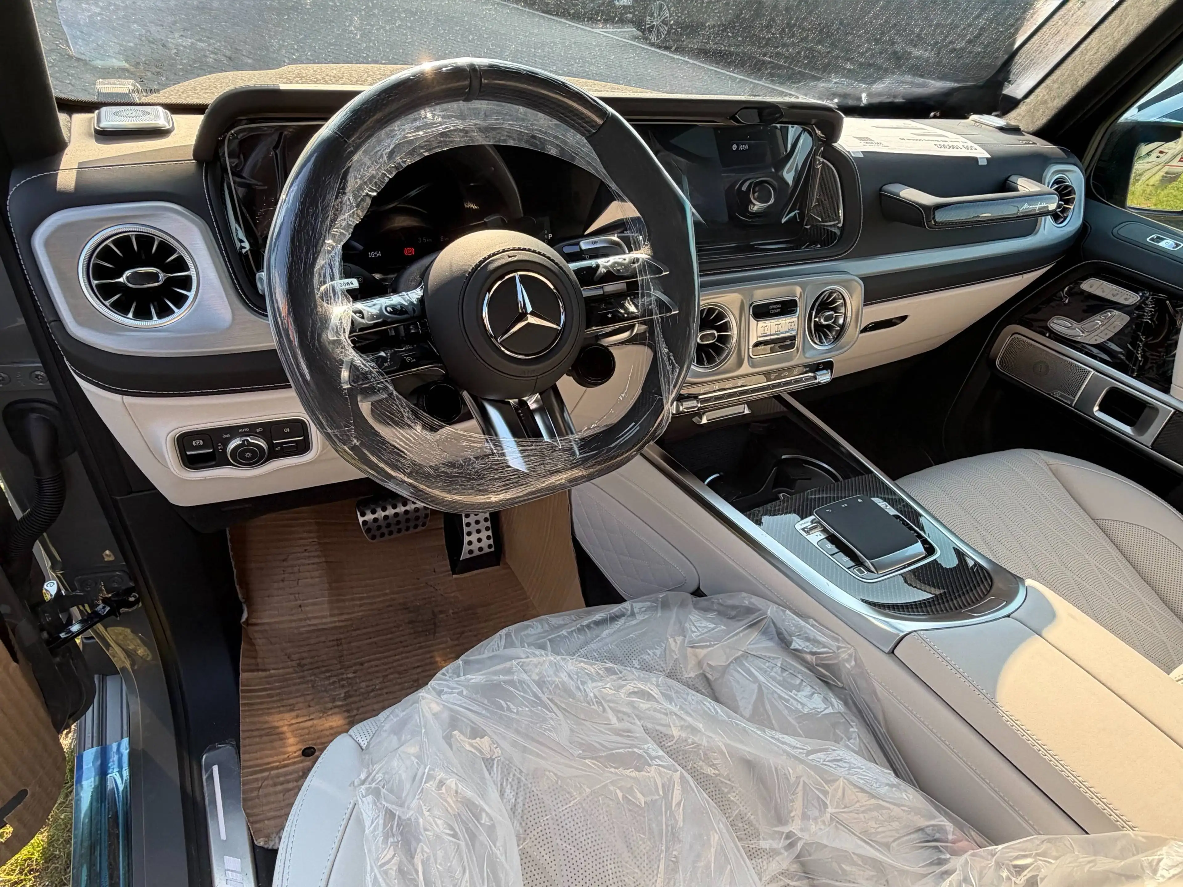 Mercedes-Benz G 63 AMG AMG 63 MY27 WINTER PAKIET FULL CARBON TV WEIS LEDER — photo 14