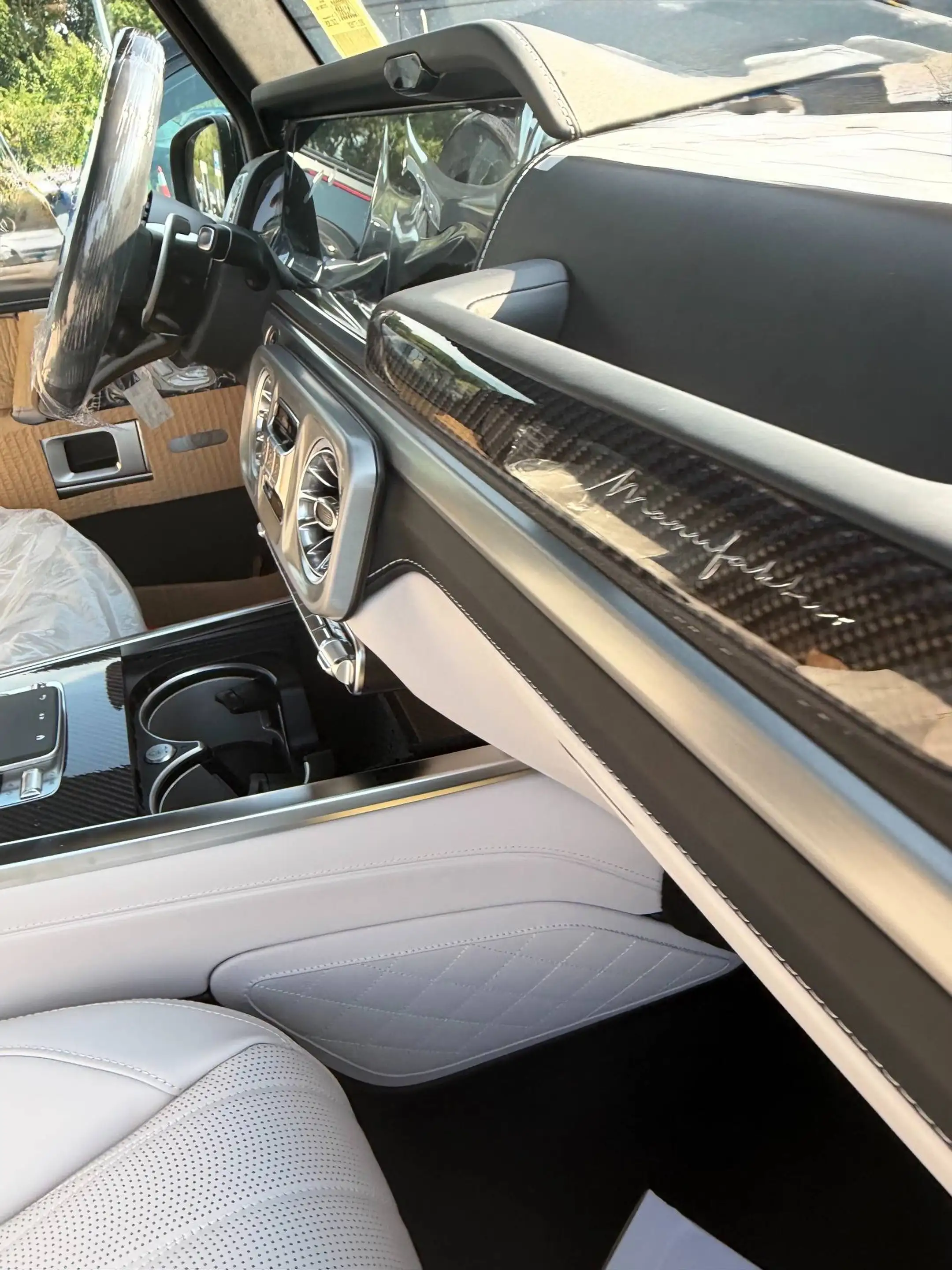 Mercedes-Benz G 63 AMG AMG 63 MY27 WINTER PAKIET FULL CARBON TV WEIS LEDER — photo 10