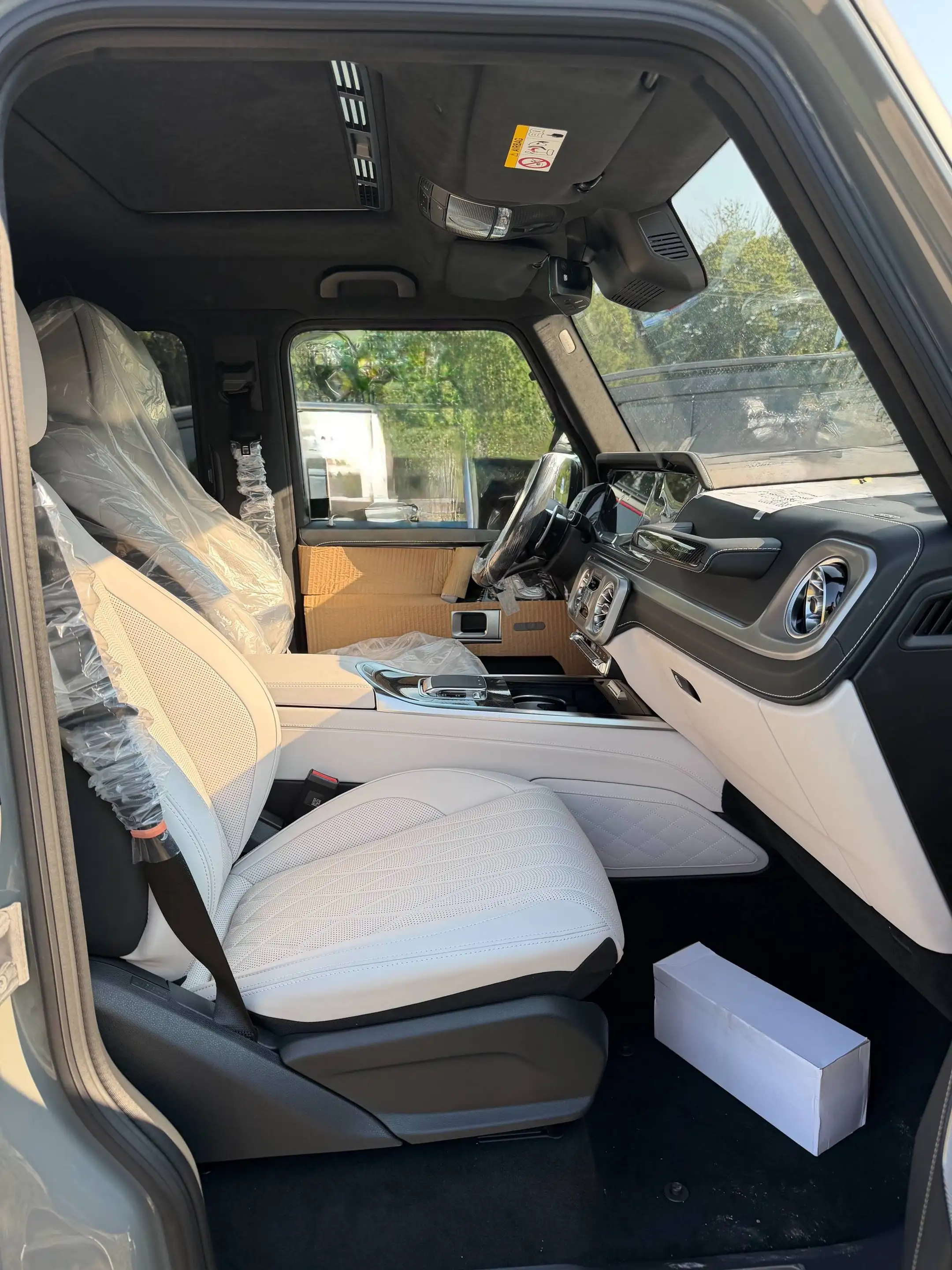 Mercedes-Benz G 63 AMG AMG 63 MY27 WINTER PAKIET FULL CARBON TV WEIS LEDER — photo 9