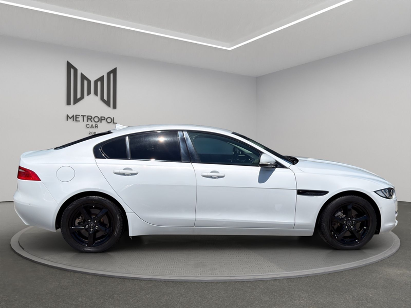Jaguar XE 25t Prestige Acc*Garantie*Finanzierung* — photo 6