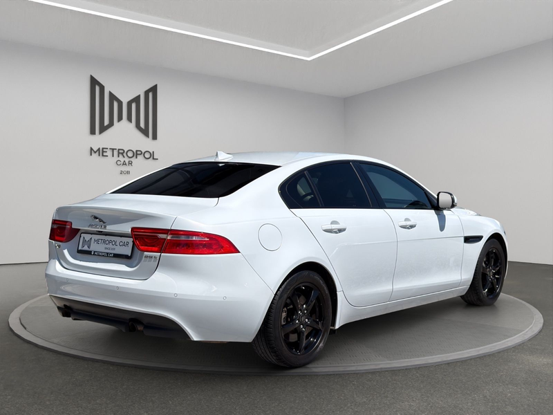 Jaguar XE 25t Prestige Acc*Garantie*Finanzierung* — photo 5