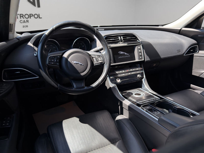 Jaguar XE 25t Prestige Acc*Garantie*Finanzierung* — photo 11