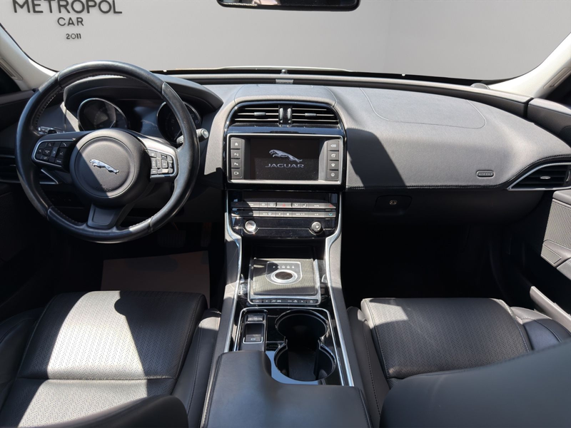 Jaguar XE 25t Prestige Acc*Garantie*Finanzierung* — photo 10