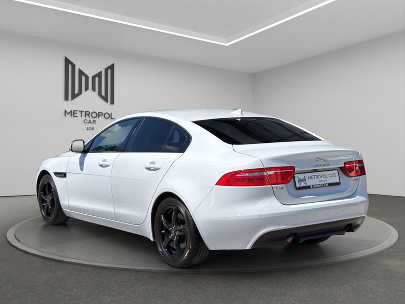 Jaguar XE 25t Prestige Acc*Garantie*Finanzierung* — photo 3