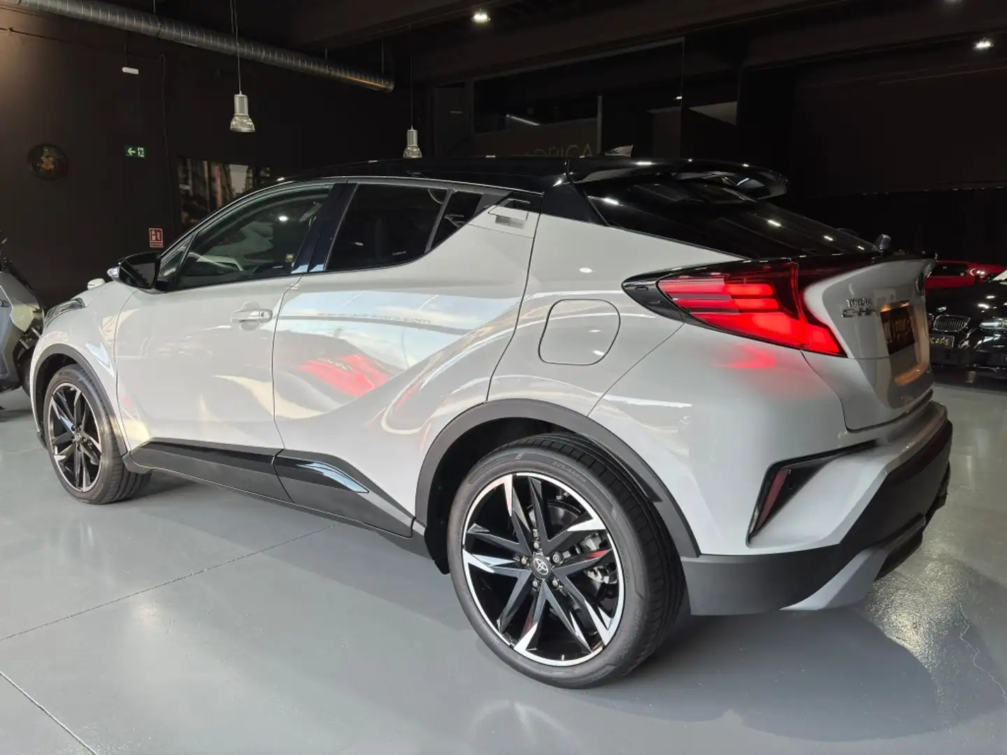 Toyota C-HR 180H GR Sport Blanco - 2