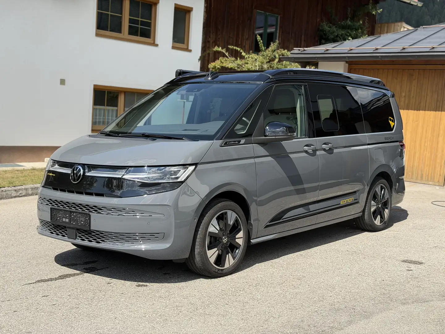 Volkswagen T7 California 2,0 TDI Beach AT - 1
