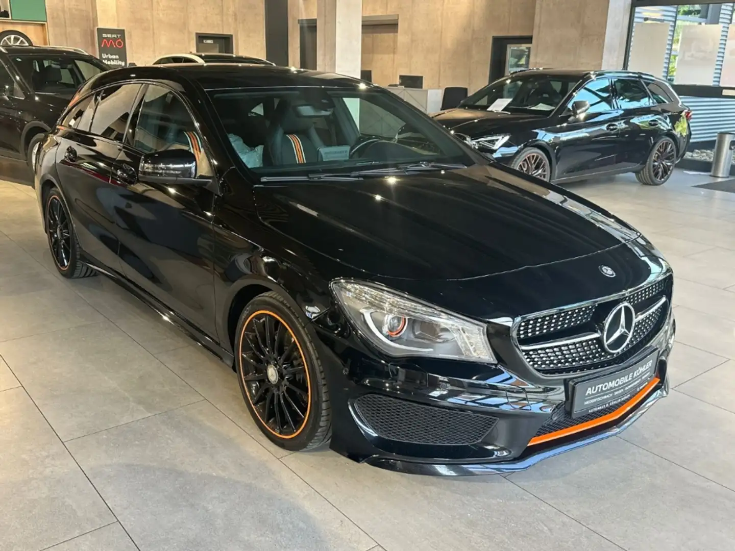 Mercedes-Benz CLA 250 Orange Art Edition Schwarz - 2