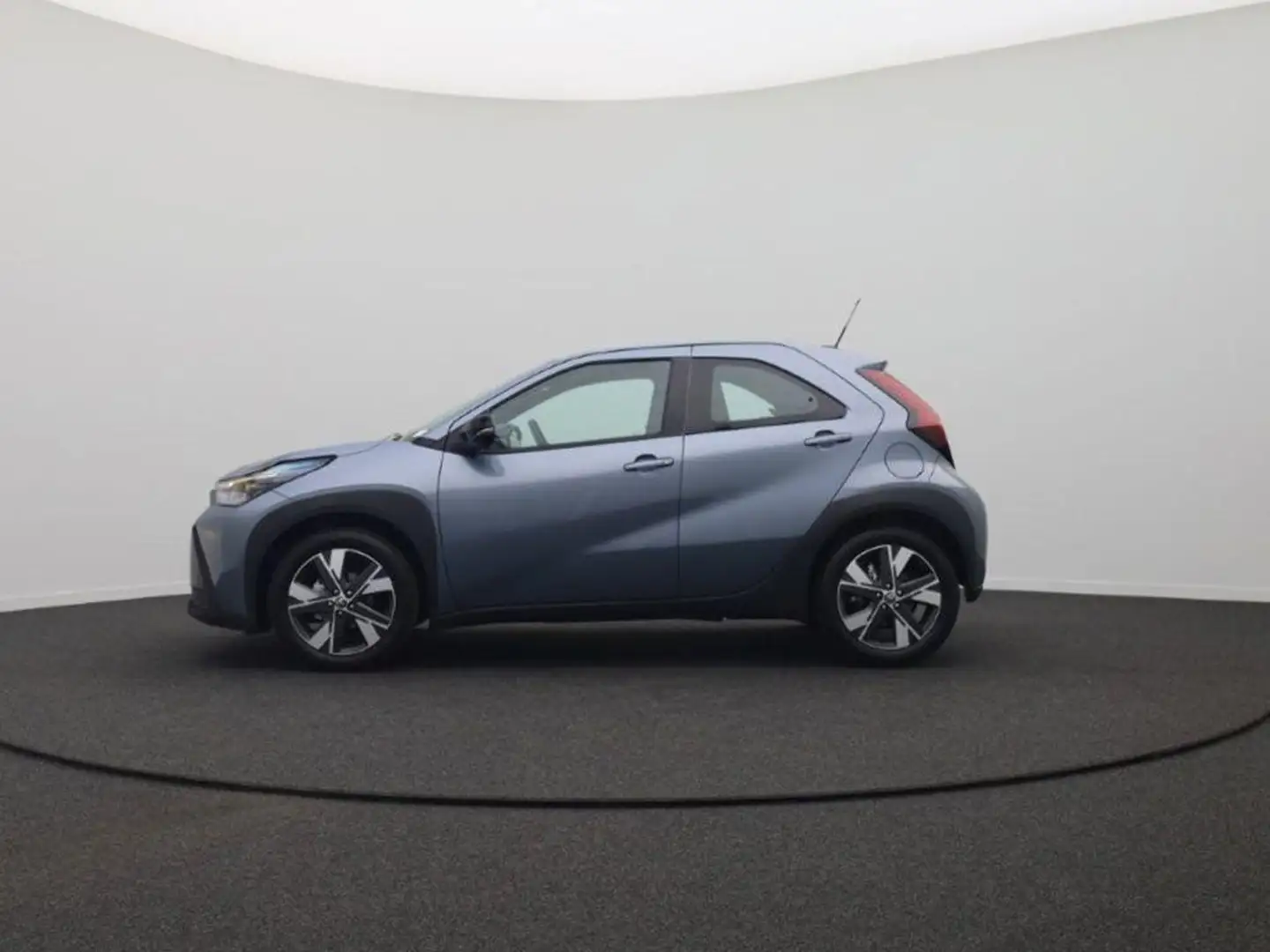 Toyota Aygo X Pure 1.5 Hybrid 116PS Automatik Sitzheizung Kli... Grau - 2