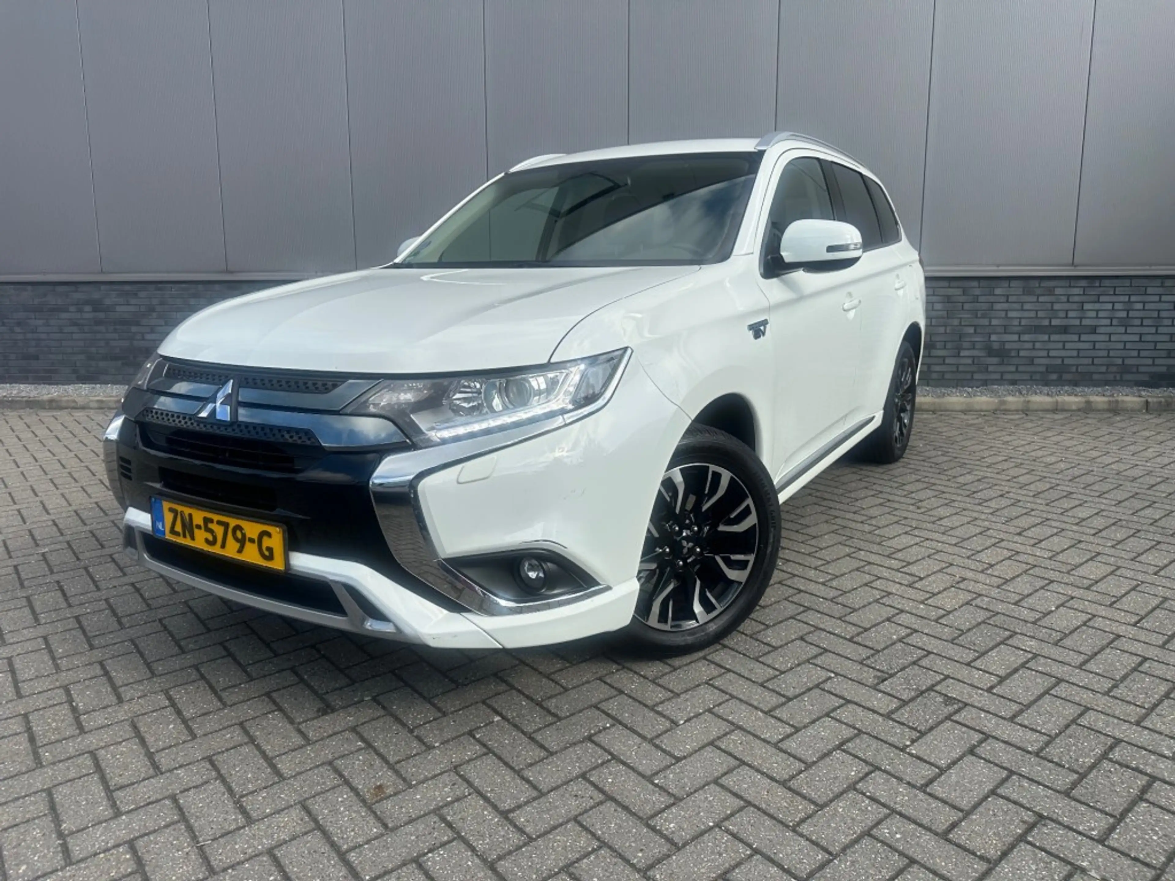 Mitsubishi Outlander 2.4 PHEV PURE+afn trekhaak orig ned auto nap