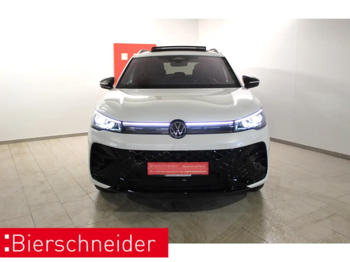 Volkswagen Tiguan 2.0 TDI DSG 4Mo. 2x R-Line Black Style 20 PANO MAT Weiß - 2
