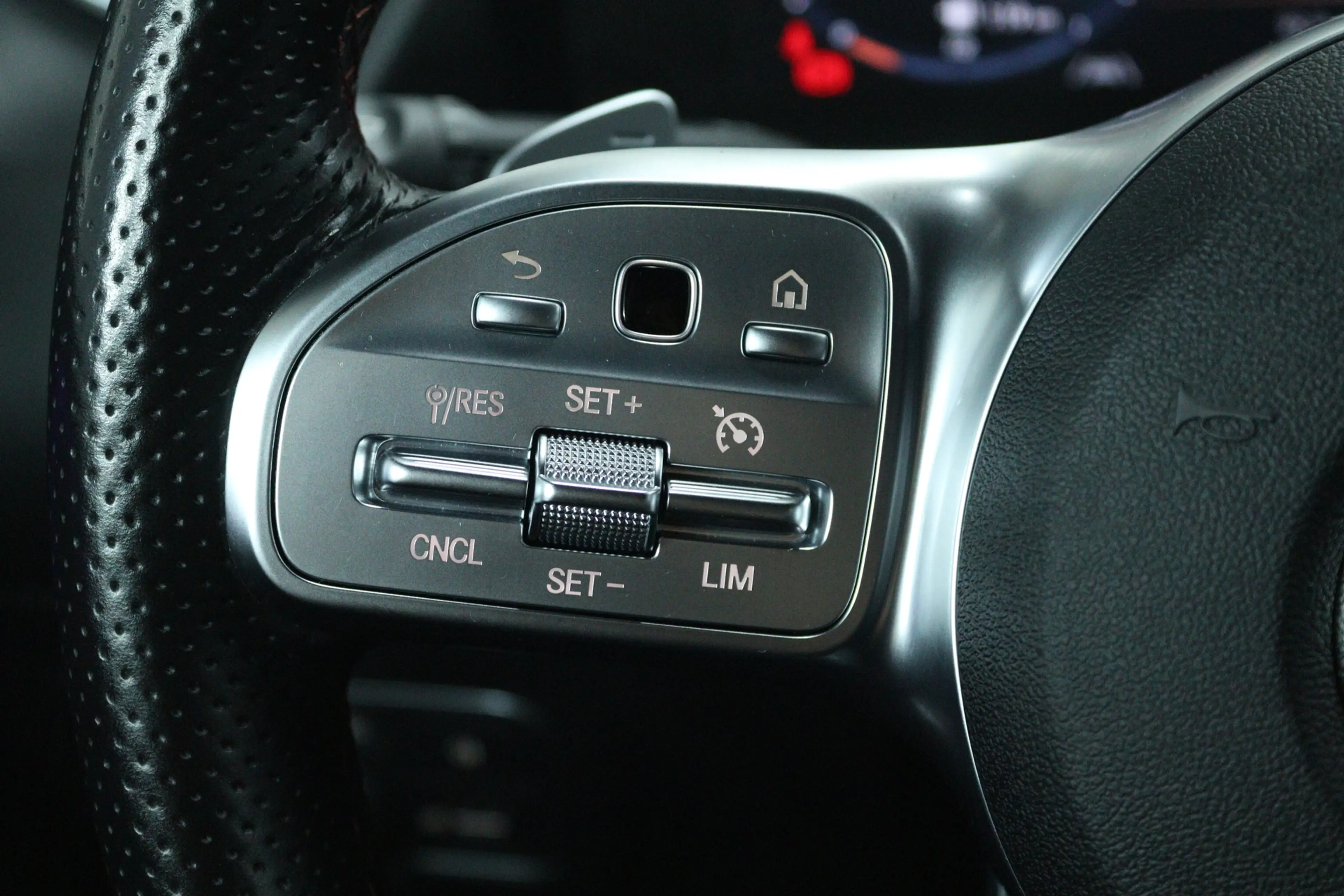 Mercedes-Benz GLA 250 e AMG Line (SFEERVERLICHTING, CAMERA, STOELVERWARM — photo 10