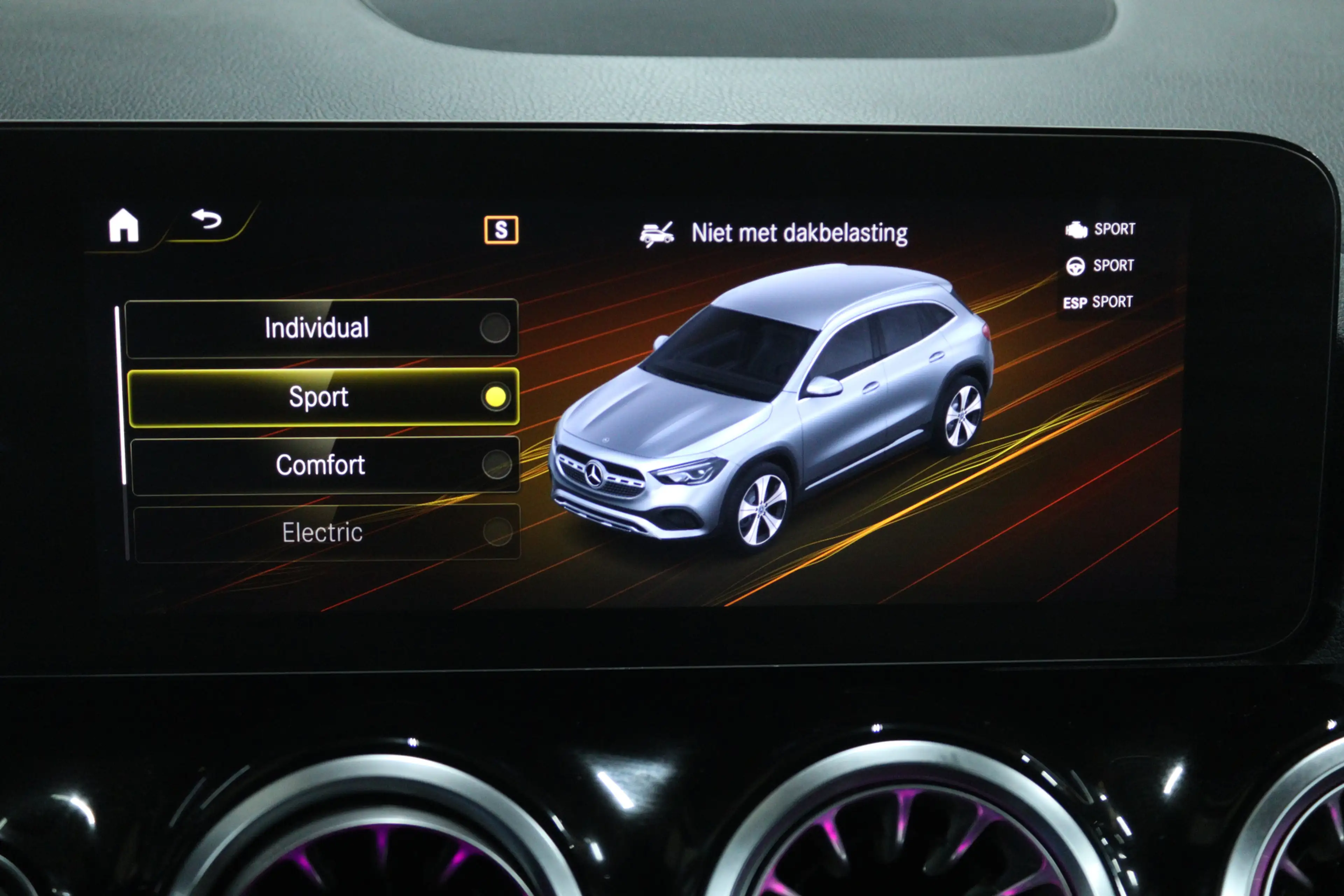 Mercedes-Benz GLA 250 e AMG Line (SFEERVERLICHTING, CAMERA, STOELVERWARM — photo 16