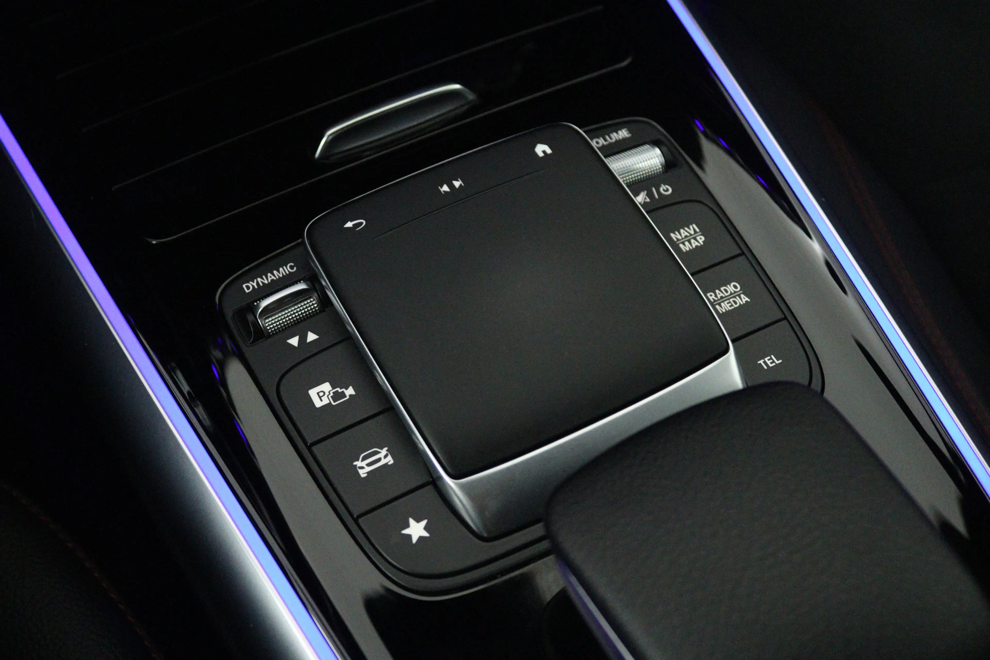 Mercedes-Benz GLA 250 e AMG Line (SFEERVERLICHTING, CAMERA, STOELVERWARM — photo 20