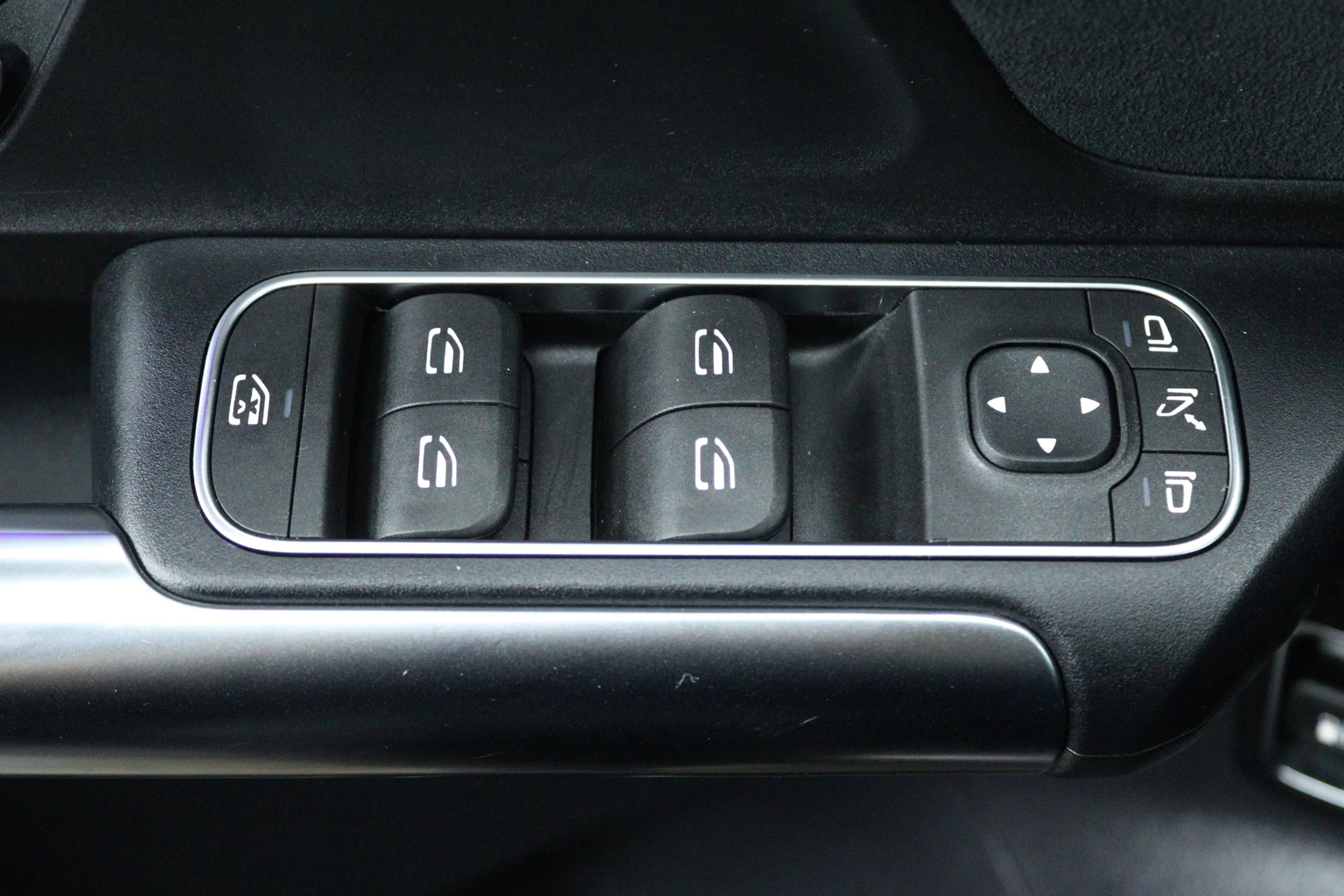 Mercedes-Benz GLA 250 e AMG Line (SFEERVERLICHTING, CAMERA, STOELVERWARM — photo 6