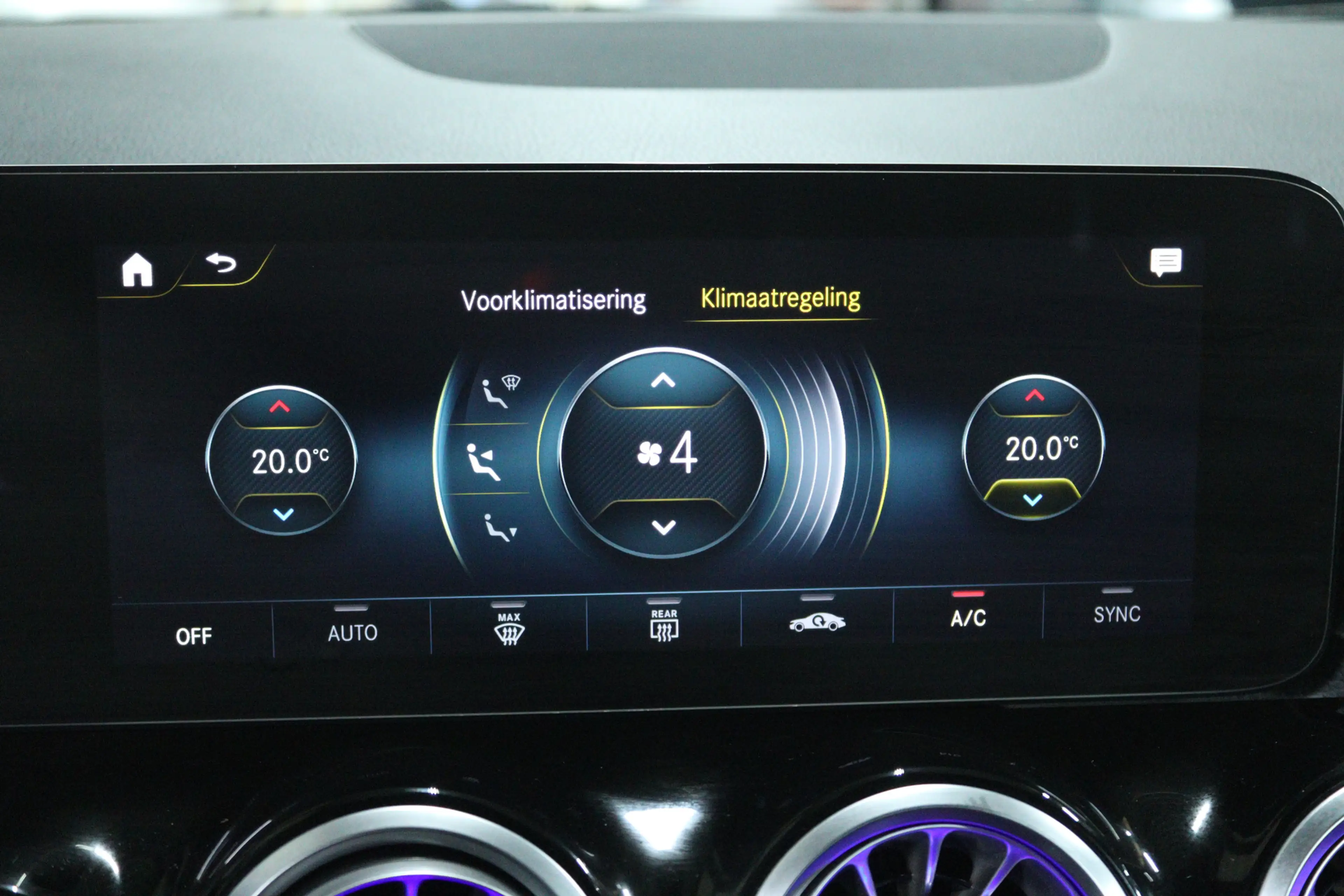Mercedes-Benz GLA 250 e AMG Line (SFEERVERLICHTING, CAMERA, STOELVERWARM — photo 15