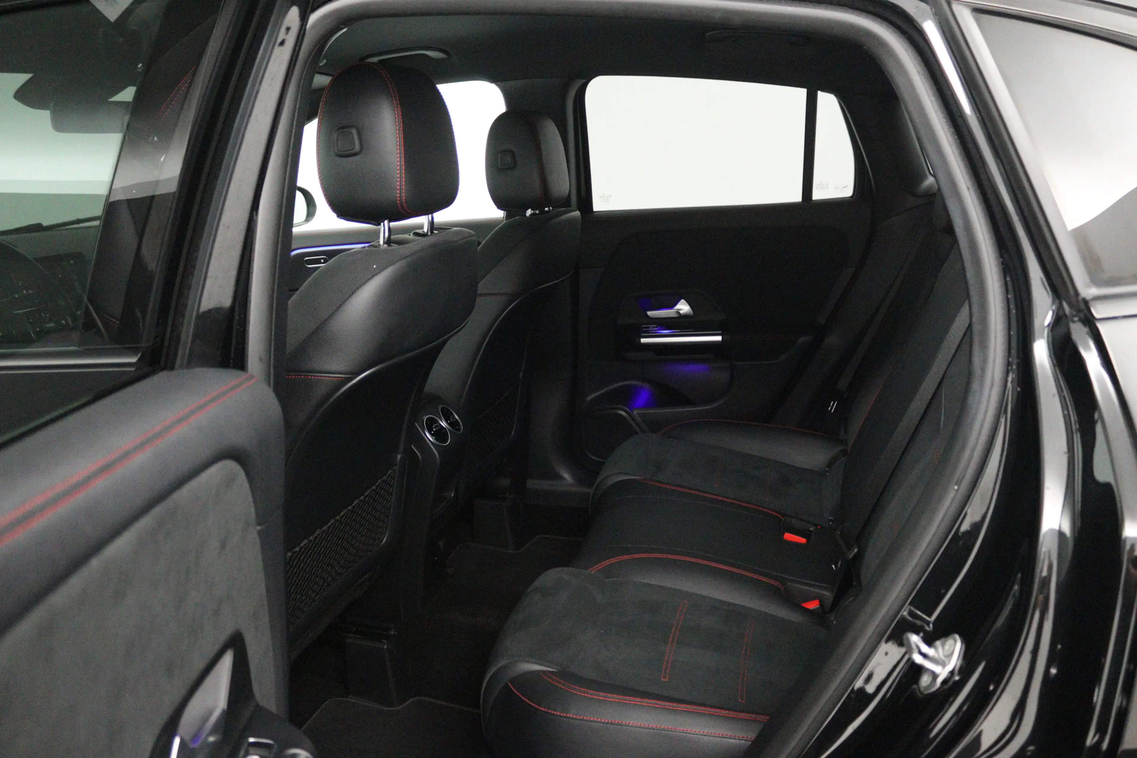 Mercedes-Benz GLA 250 e AMG Line (SFEERVERLICHTING, CAMERA, STOELVERWARM — photo 24
