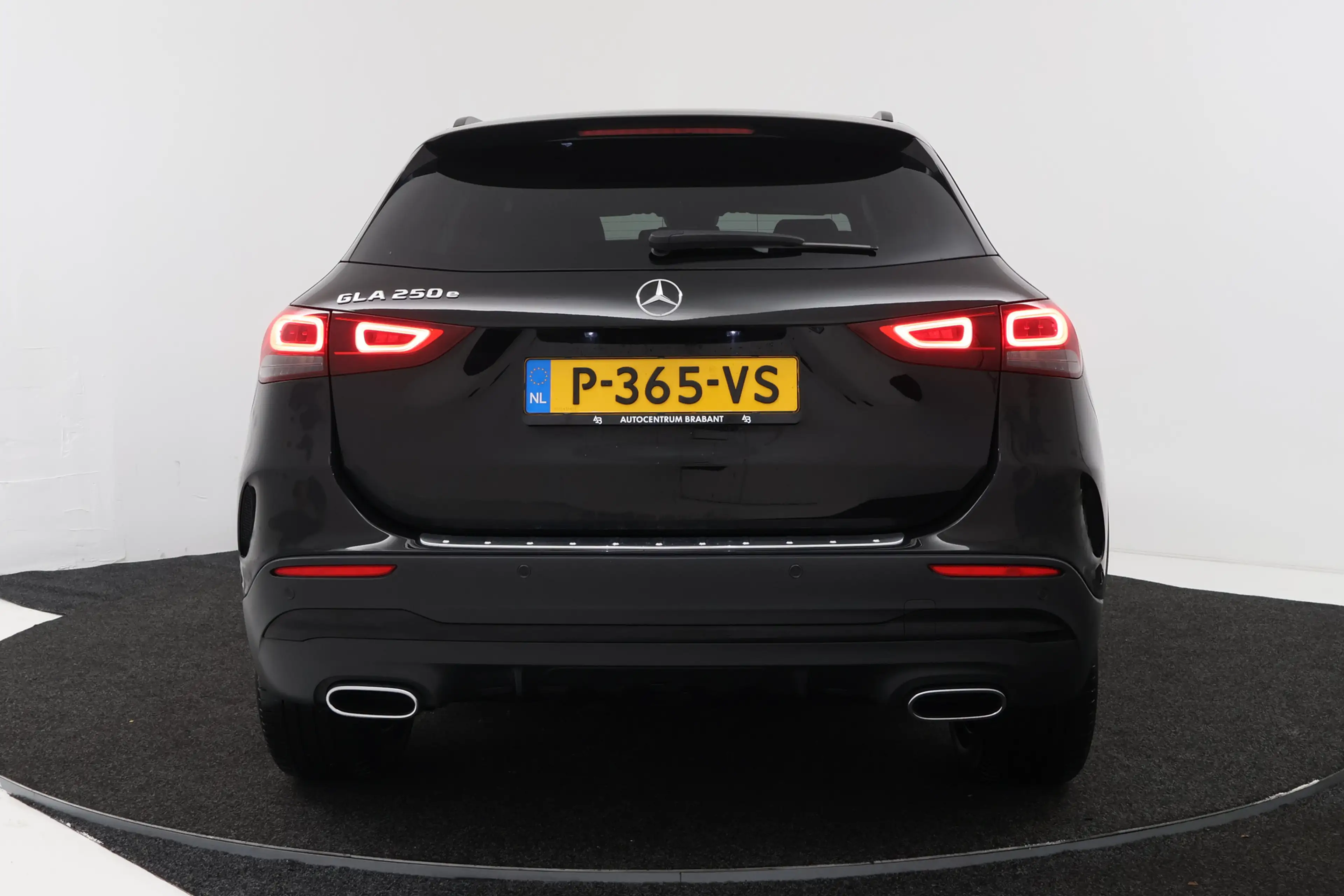 Mercedes-Benz GLA 250 e AMG Line (SFEERVERLICHTING, CAMERA, STOELVERWARM — photo 11