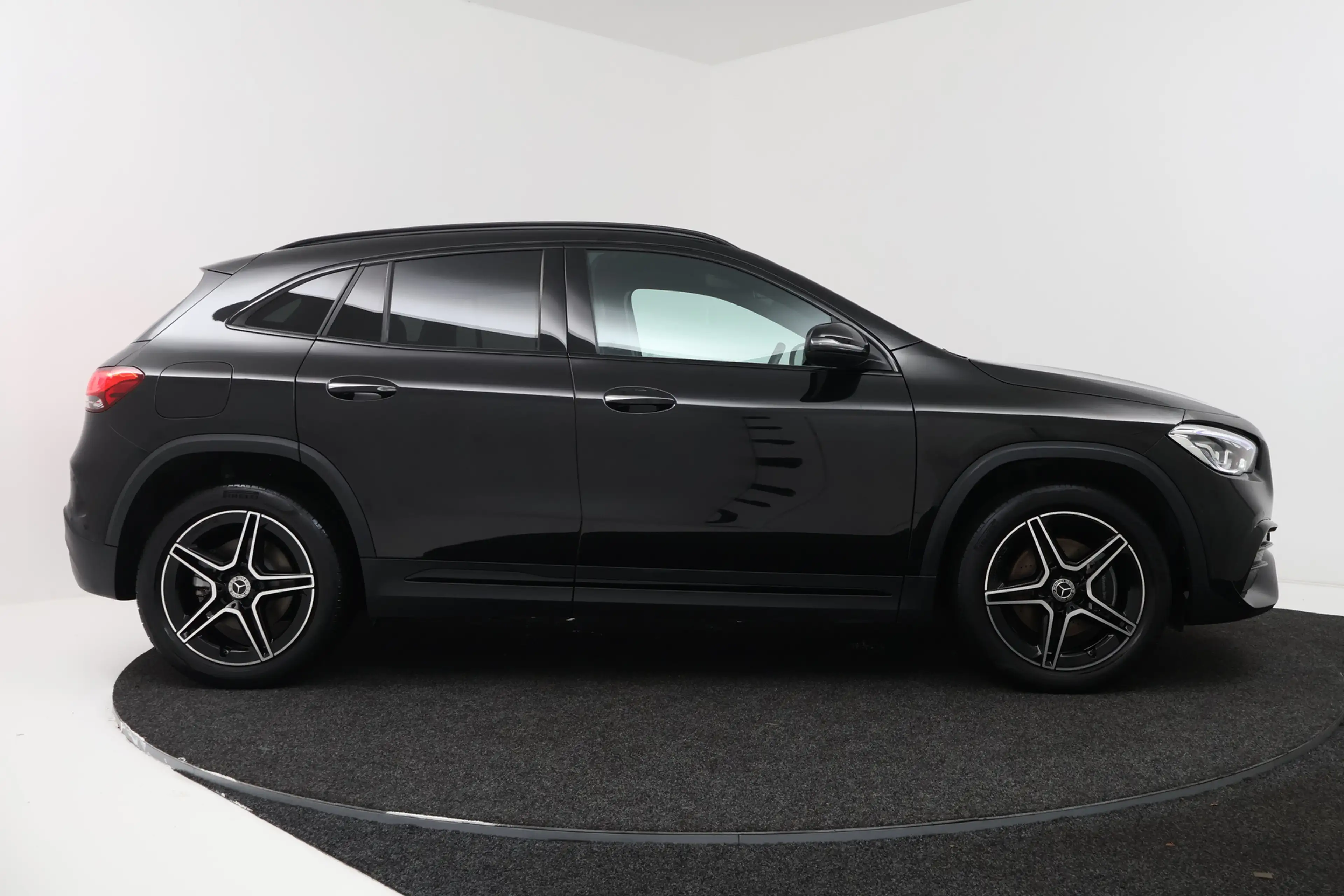 Mercedes-Benz GLA 250 e AMG Line (SFEERVERLICHTING, CAMERA, STOELVERWARM — photo 18