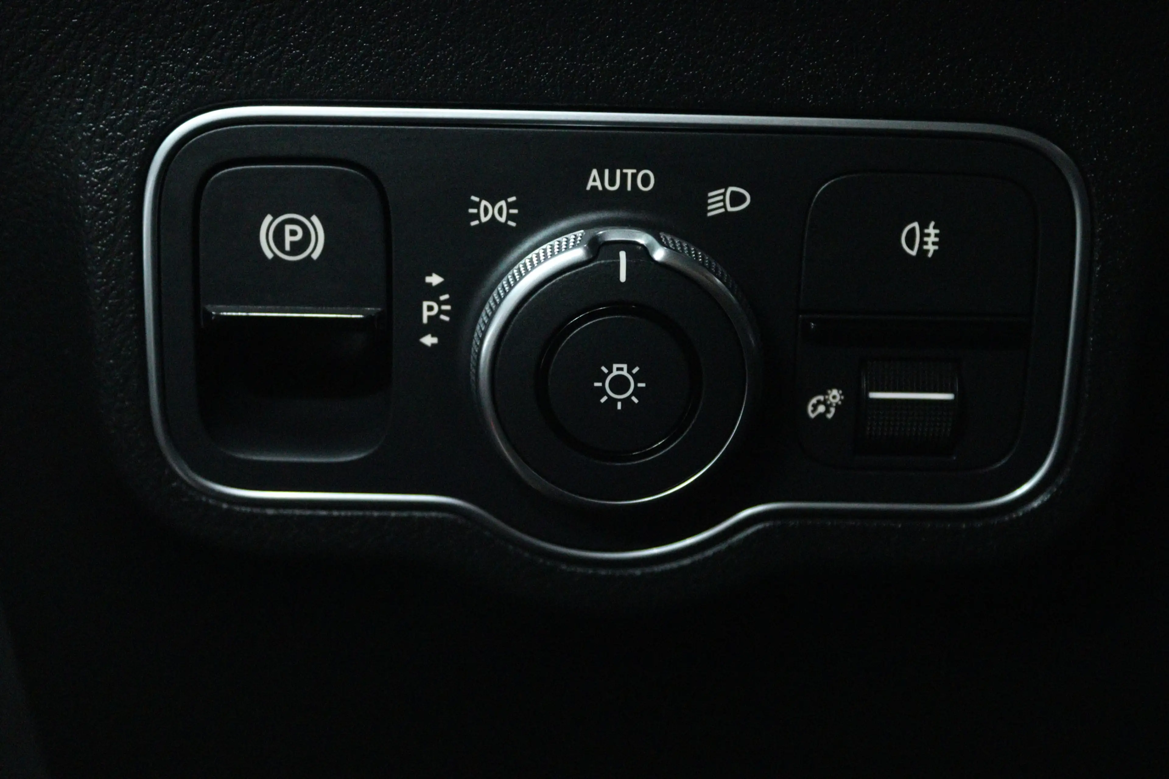 Mercedes-Benz GLA 250 e AMG Line (SFEERVERLICHTING, CAMERA, STOELVERWARM — photo 8