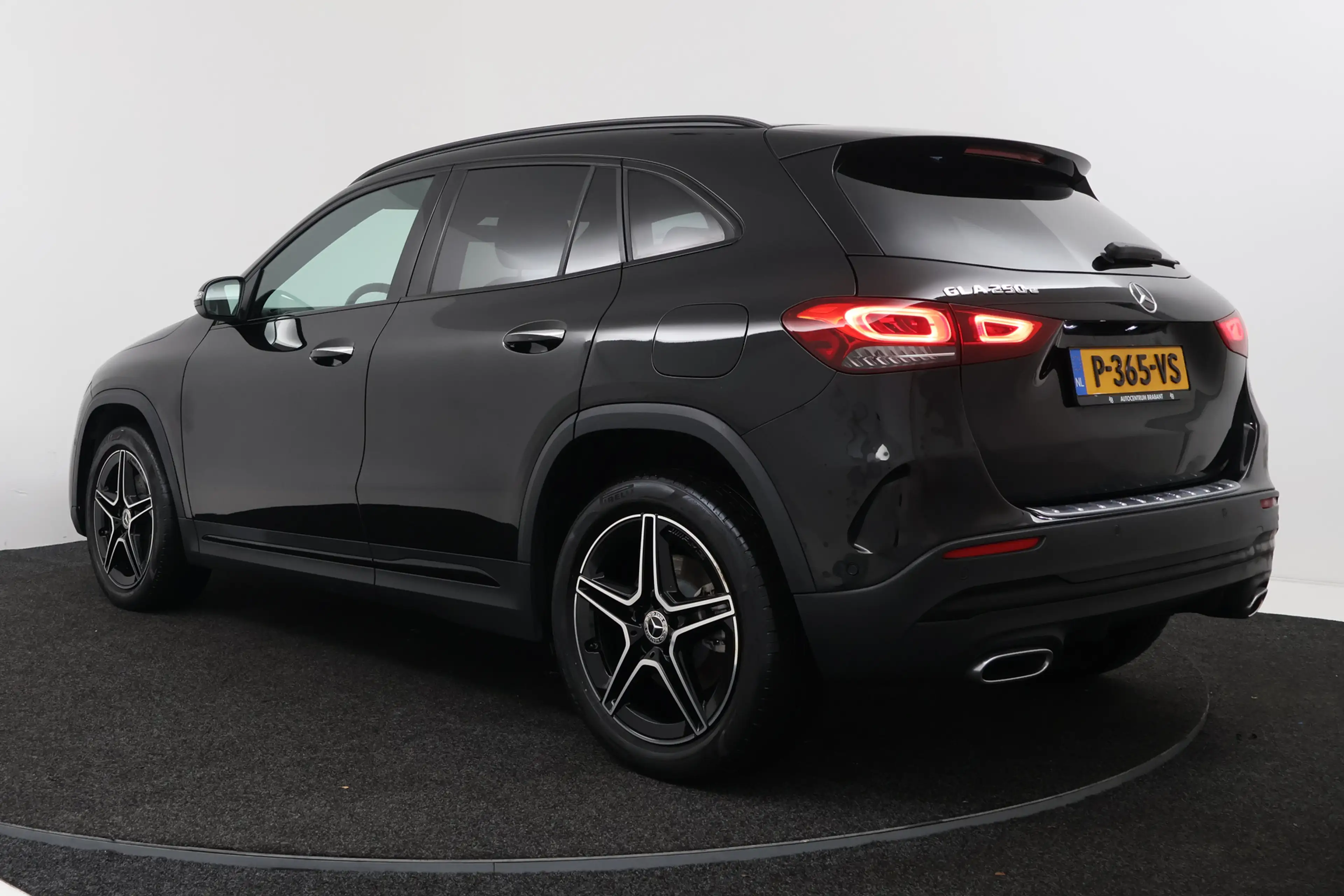 Mercedes-Benz GLA 250 e AMG Line (SFEERVERLICHTING, CAMERA, STOELVERWARM — photo 5